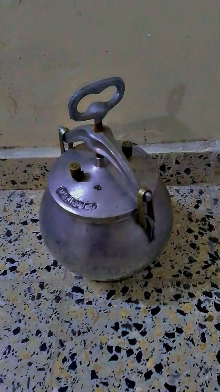 السلام عليكم بيع مستعجل عندي هذا اغراض سعرهن مناسب راسلني وتدلل  كلها درجه اولى شلون تريد ابيع لك اياهن شلع قطعه واحده خابرني واتدلل ***********
