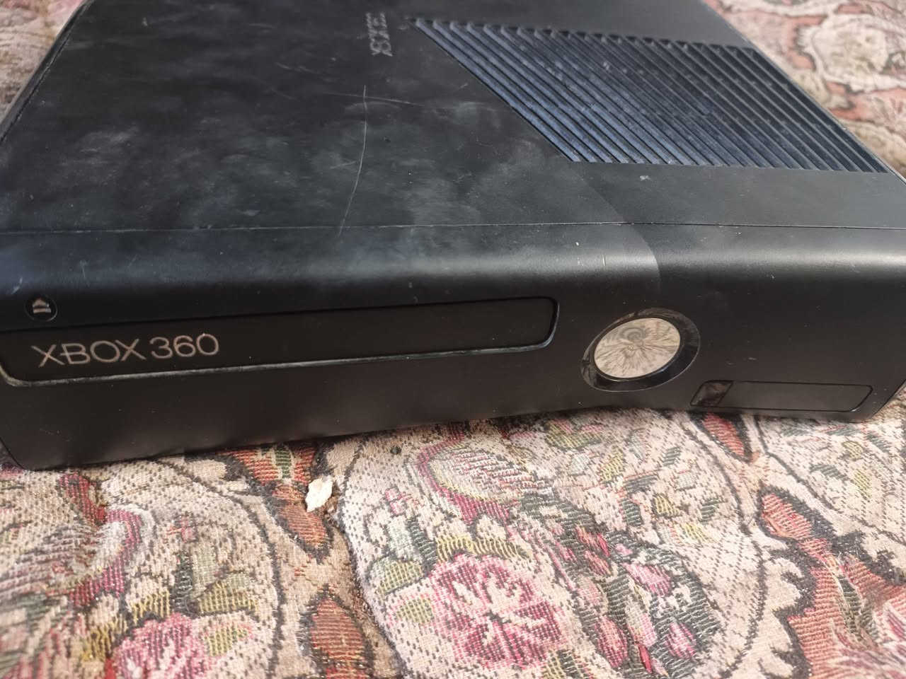اكس بوكس360 بي143لعبه زاد ثنين جوستك وحده رياضي 
للببع


**إذا كنت صاحب هذا الإعلان وتريد حذفه لأي سبب، رجاءا أرسل رسالة إلى الدعم الفني**