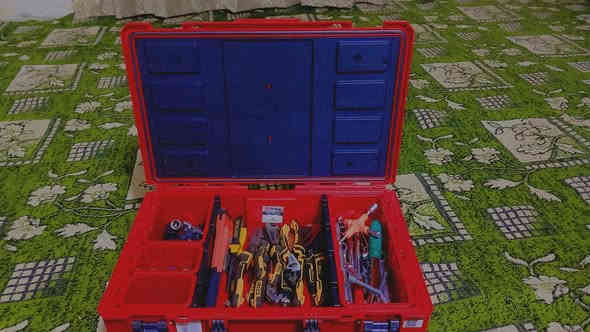 عدة متكاملة نظافة ألف بلميه الصندوق متكون من طابقين الصندوق حجم الكبير 60سانتيم ضد الماء وضد الغبار وضد الكسر تواصل عرقم *********** السعر 250 الف
