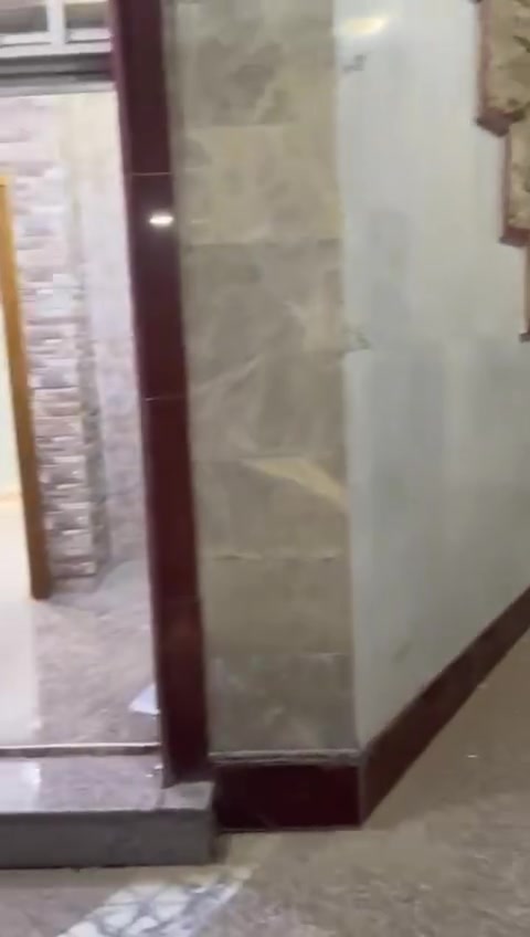 دار مؤثث للأيجار في حي التحدي في الربع الأول طابقين اربع غرف وثلاث صالات واستقبال وثلاث مطابخ وحمامات وكراج سياره وحديقه قيمة الايجار مليون للأستفسار الأتصال بالارقام التاليه
***********
***********
