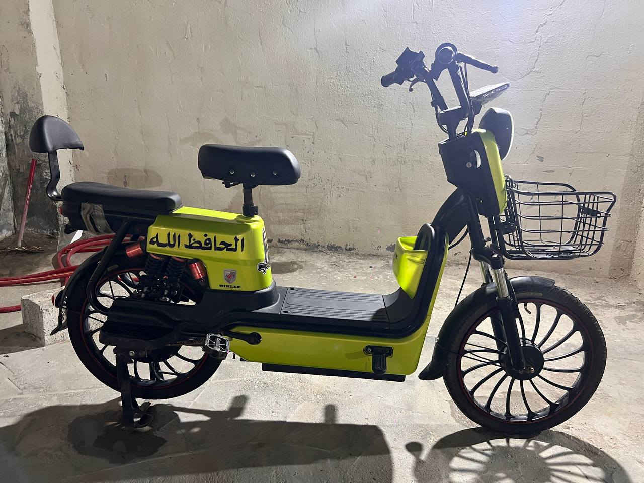 السلام عليكم 
دراجة شحن حجم 20 
بدون باتريات 
السعر 200 وبيها مجال بسيط للشراي
مكاني البصرة سفوان 
واتساب ، اتصال ***********
