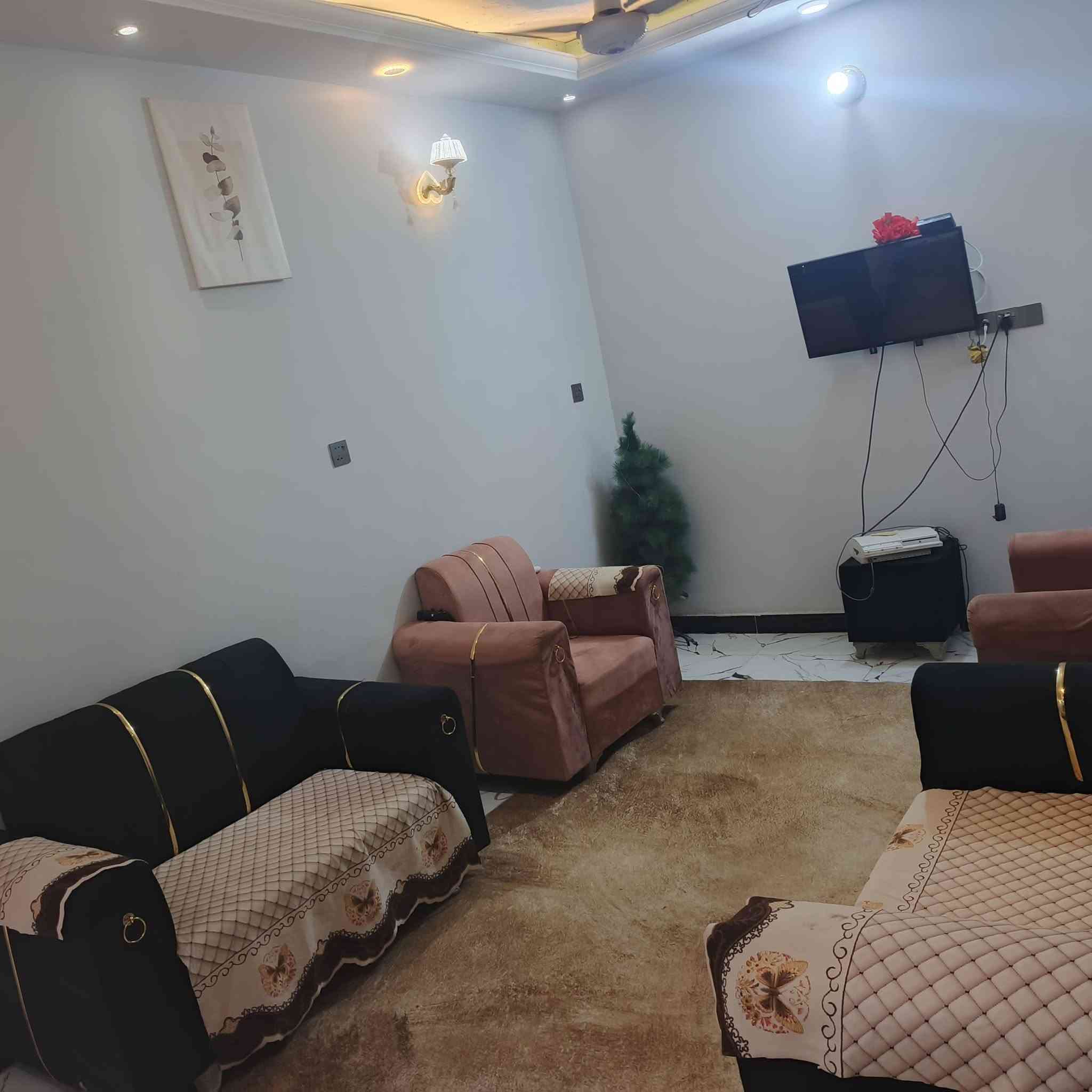 السلام عليكم دار 200متر اللبيع شارع المواكب قرب جامع الامام علي رابع بيت عن الشارع بيت جاهز القاط الأول والثاني الاستفسار خاص ***********

