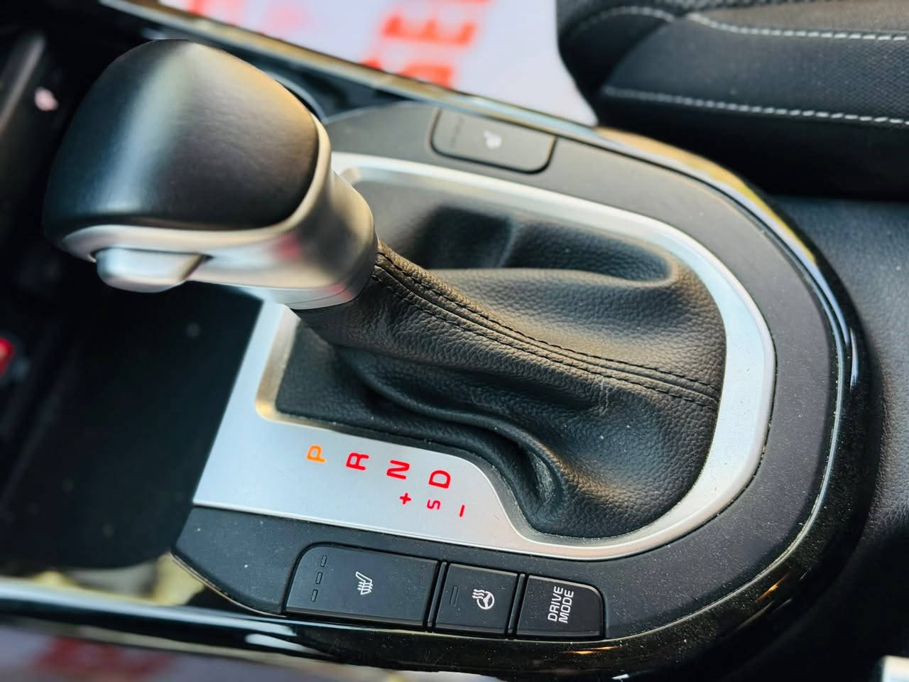 فورتي 2021 للبيع EX 
وارد كندي موجود تقريرها 
محرك 2000 دوش 
رقم بغداد 
ماشيه 80,225 km 
مواصفات السياره 
- رادار امامي 
- تحديد مسار 
- توقف ذاتي 
- بلاجكتورات 
- تبريد قطعتين 
- ثلاث وضعيات قياده 
- تدفئه كشنات وستيرن 
- شاشه كاربلي 
- شاحن وايرلس 
- تخم تايرات جديد برجستون 

ضررها  بنيد  و اريرباك ستيرين ودشبول
بدون  اي دواخل حتى البراكيت بلادي ممتضرر وراديترات بلادية. 
ضرر بالعراق حادث جاملغ ايسر وبنيد   واقل الشبر  من تكمة جامة الامامية ( رجع عليه البنيد 
وصوره موجوده 

ويبقى فحص السياره 

مكان السياره بغداد اليرموك / القادسيه 
السعر 12600$
 
وبيها مجال بسيط لخاطر الجيه ***********
