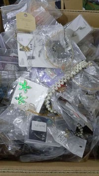 كارتون اكسسوارات • مشتريته • قابل للتفاوض