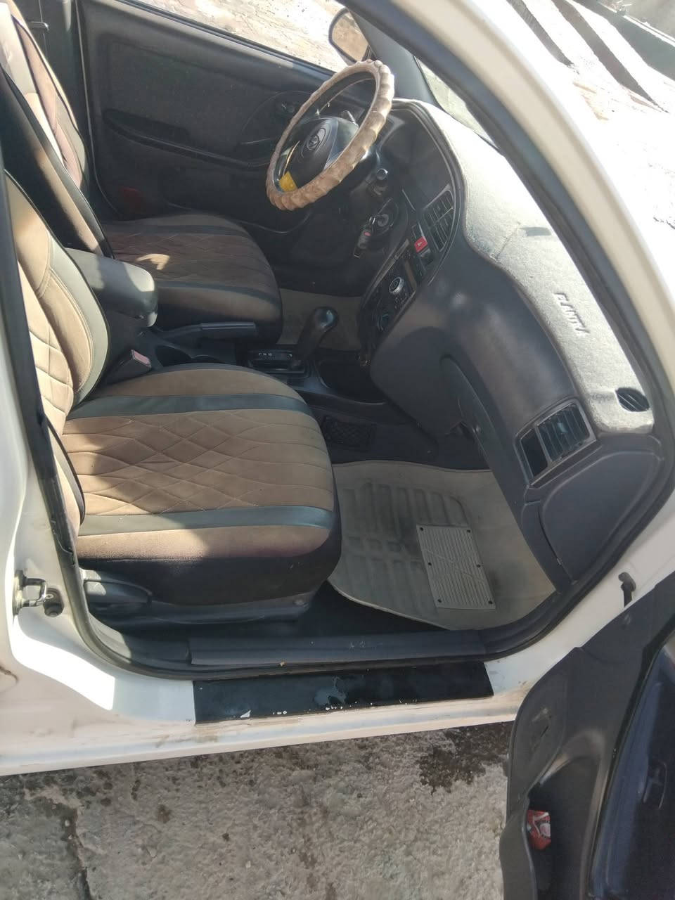 السلام عليكم الانتره موديل 2002 سياره حلوه حيل تخم تاير جديد غرفتها حيل جديده تبريد تدفئة كهربائيات ابلاد محرك كير خير من الله السيارة كفاله من الضربه والخياس والكلبه والكص مكان السيارة ديالى  ***********
