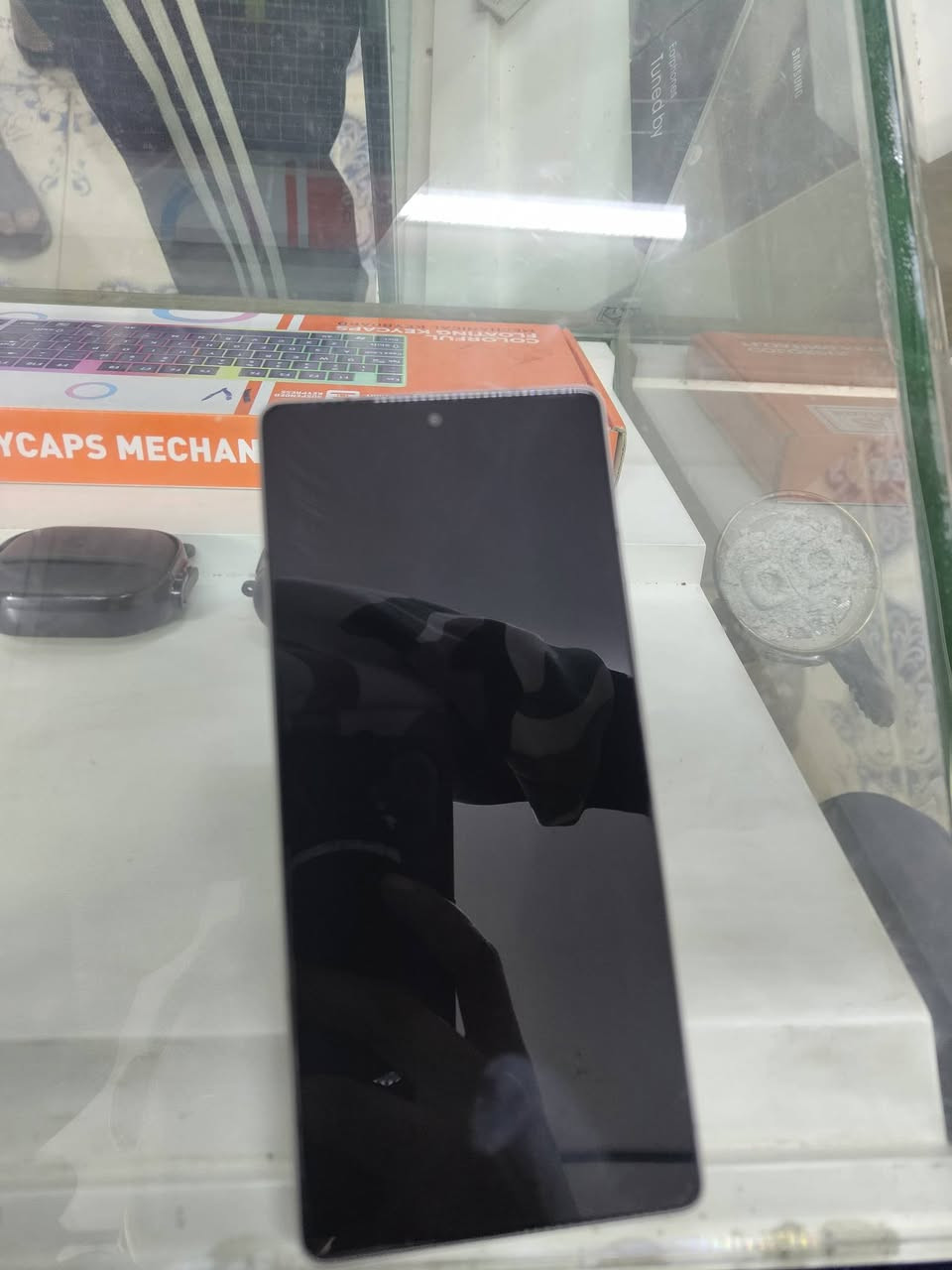 سلام عليكم تلفون هوت 50 جهاز نضيف حيل كلشي مابي غراضة ويا بس شاحنة مموجودة نضافتة مية بلمية مكاني بغداد السعر 230 وبي مجال استفسار خاص او *********** اتصال +واتساب
