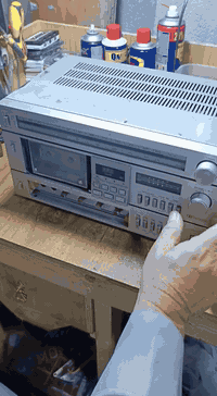 مسجل دينون ياباني نظيف كله شغال راديو ومسجل واواكس ويا سماعتين قويات يابانيات بس الغلاف مصبوغ السعر 130 مع التوصيل للاستفسار على الرقم ***********
