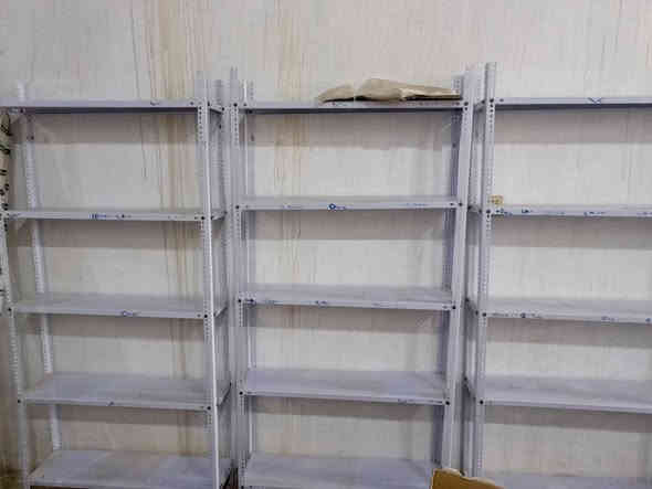 سلام عليكم للبيع رفوف العرض 25سم الطول متر الارتفاع مترين. العدد 10 النجف حي النداء وتساب ***********
