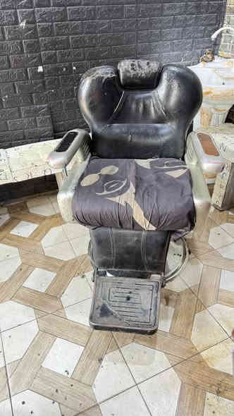 كرسي شبح للبيع سعر ١٥٠ عنوان حيانية هاتف ***********
