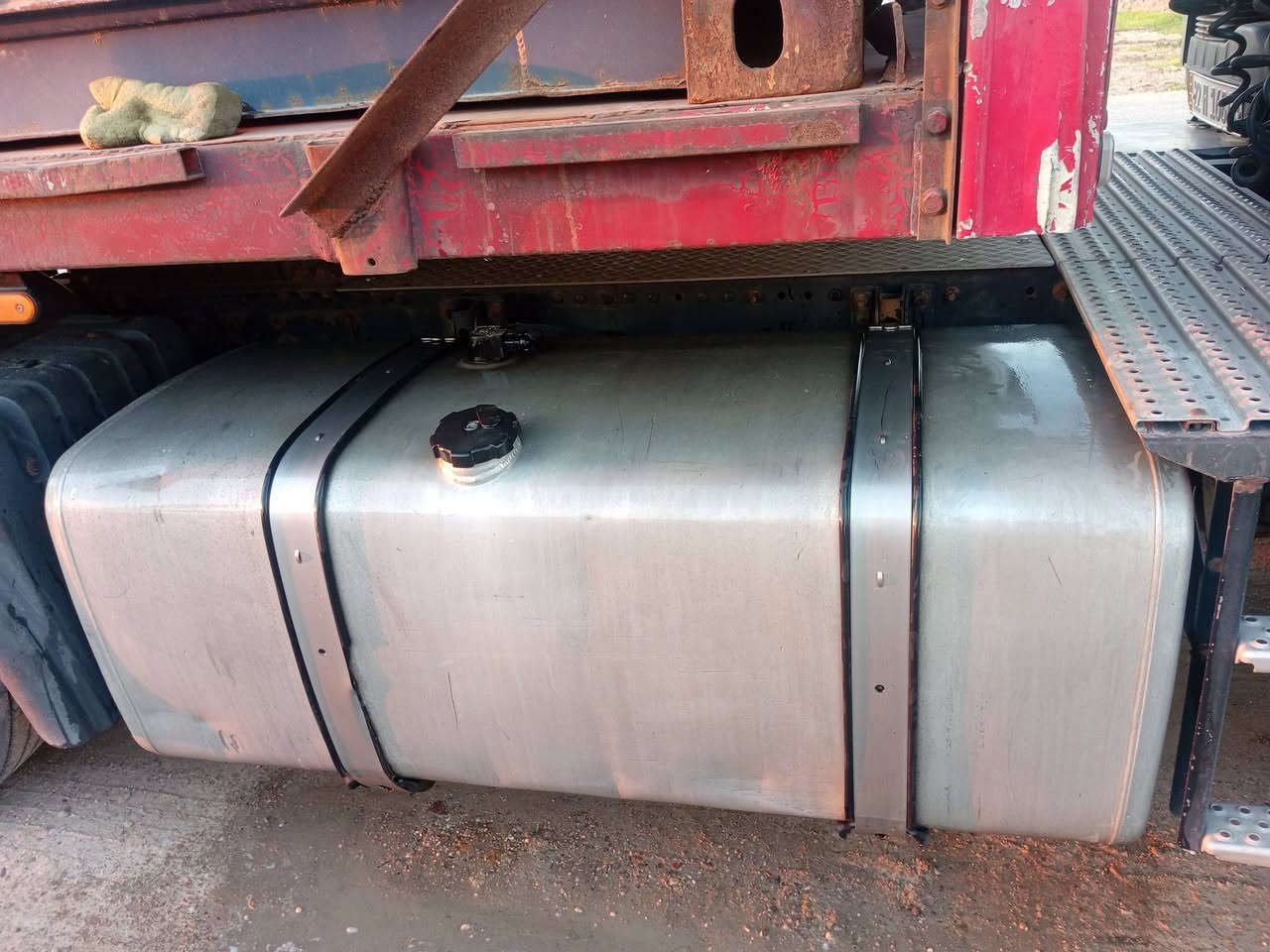 سلام عليكم
تانكي كاز 
ياخذ 600 لتر 
السعر 400 وراق
***********
