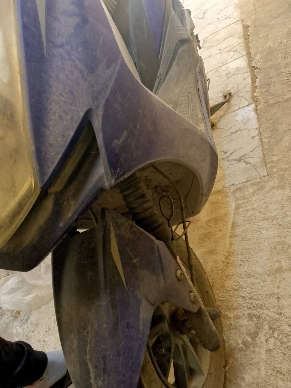سكنز صيني الدراجه متروكه شغاله 
مجفته كهربائياته شغاله سلف يشتغل بس يكطع الكابريتر كام ينضح بانزين وعفته بيه خرخشه بسبب العرموطه شويه مسحوكه المهم ابيع كوم حديد السعر 175 الف وبيه مجال
***********
