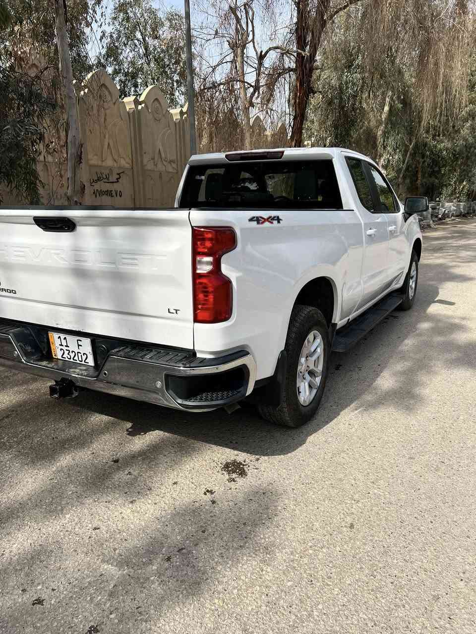 سلام عليكم ((مرقم بغداد كامل))
السعر 295 ورقة وبيها مجال
شفروليه سلفرادو موديل ٢٠٢٣ للبيع 
دفع رباعي دفع خلفي 
((محرك ٥٣٠٠ ثمانية سلندر))
عدادات شاشة وشاشة وسطية كبيرة
ماشية ٢٤ ميل
حادثها خلفي مبدل بدي كامل نفس اللون بدون صبغ 
مكان السيارة بغداد الحارثية
للاستفسار 
***********
