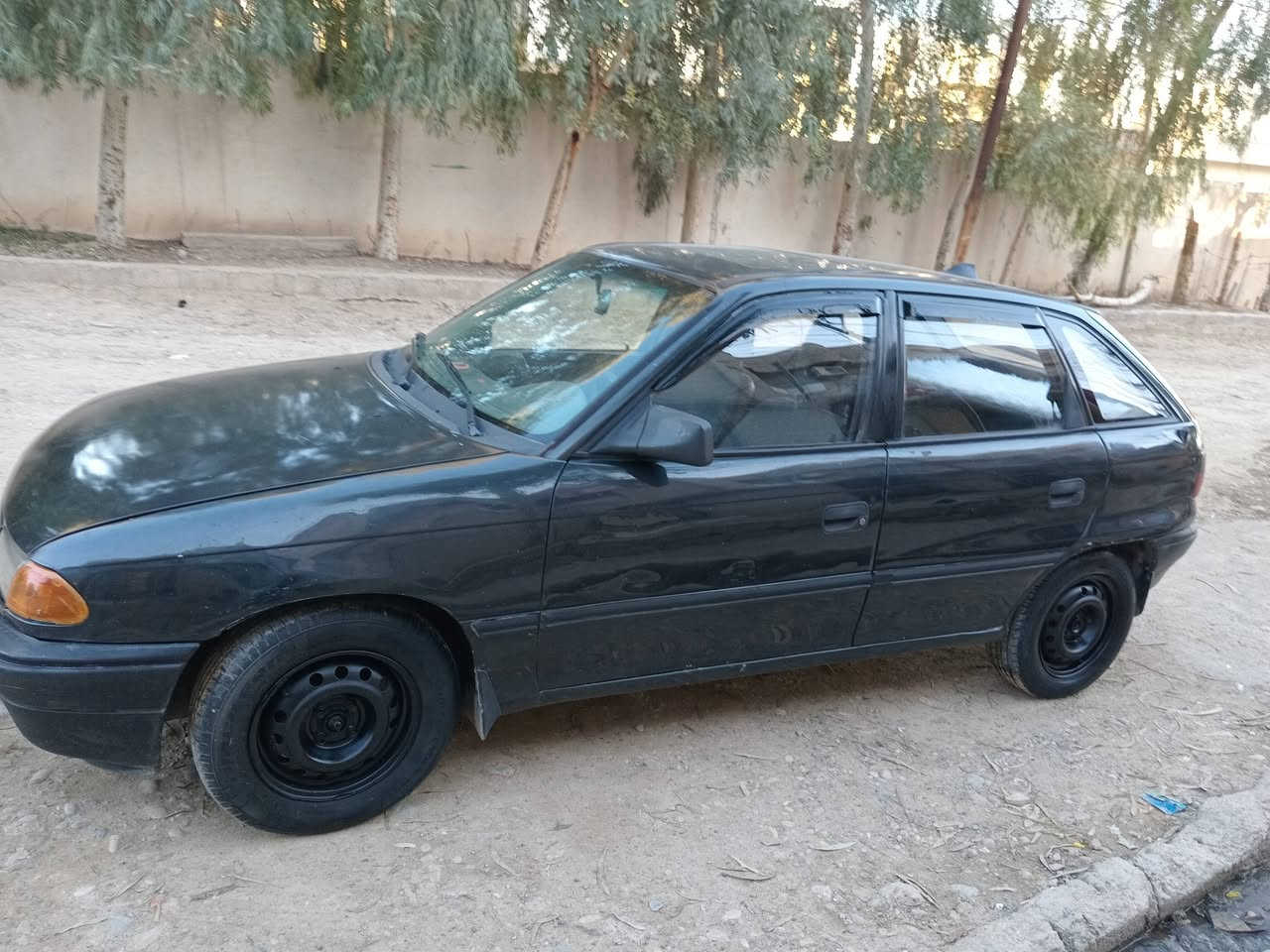 السلام عليكم
استرا حجم ١٦ موديل ٩٣ محرك كير شرط باتري جديد قفل مركزي شاشة مطوزة تقحيل سنوية الى ٢٠٢٧ كابون بانزين ورقي شرط التحويل السعر ٤٢ 
العنوان موصل الايمن قرب دورة الرسالة 
***********
***********
