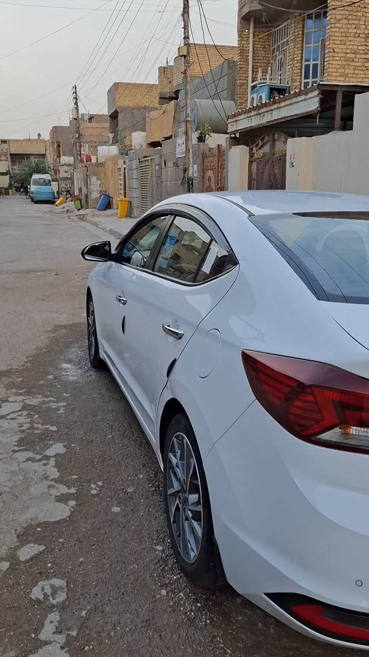 السلام عليكم
النترا 2020 خليجي
فول مواصفات للاخير 1/1
مكفولة كفالة عامة من صبغ وتبديل وبارد
4 سلندر 2.0 دوش 
ماشيه 138KM حقيقي 
فتحه سقف 
بصمات تشغيل وابواب وصندوق 
ترحيب عند الاقتراب 
اشاير بالمري شفط كهرباء 
لد امامي وعدسه زنون
تبريد ثلج قطعتين امامي وخلفي 
حساس امامي وخلفي 
تحكم ستيرن 
انظمه قياده 
نورمال-ايكو-سبورت-
شاشه اندرويد  
ويل كـاب بلادي كروم     السياره احله من الصور بهواي 
السياره بسمي تحويل ثاني يوم رقم بغداد 
رقم صاحب السيارة 
***********
