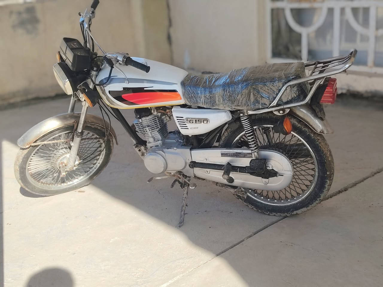 السلام عليكم دراجه تايكر مديل 21 اوراق اصولي المحرك ما مفتوح دراجه شلعه ومعدل خير من الله  السعر 475وبيه مجال الشراي  متواجد خاص وعل رقم ***********
