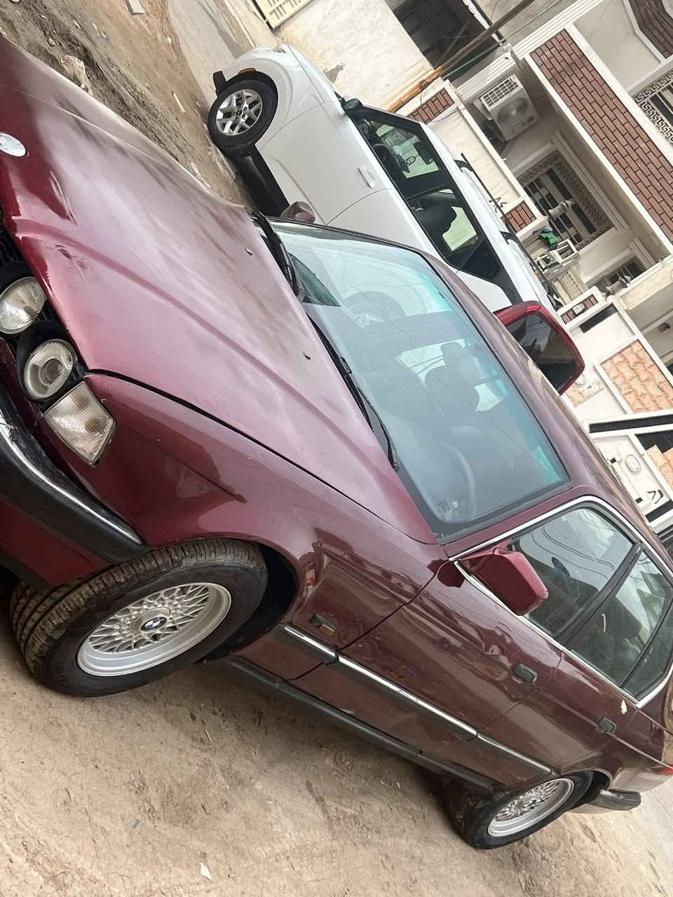 سلام عليكم بي ام حجم 730 
موديل 94 
محرك وكير سليم 
فتحت سقف وسياره حلوه بيه شغلات خفيف يراد ترتيب 
مكان سياره بغداد الدوره 
سعر 34 $
رقم ***********
