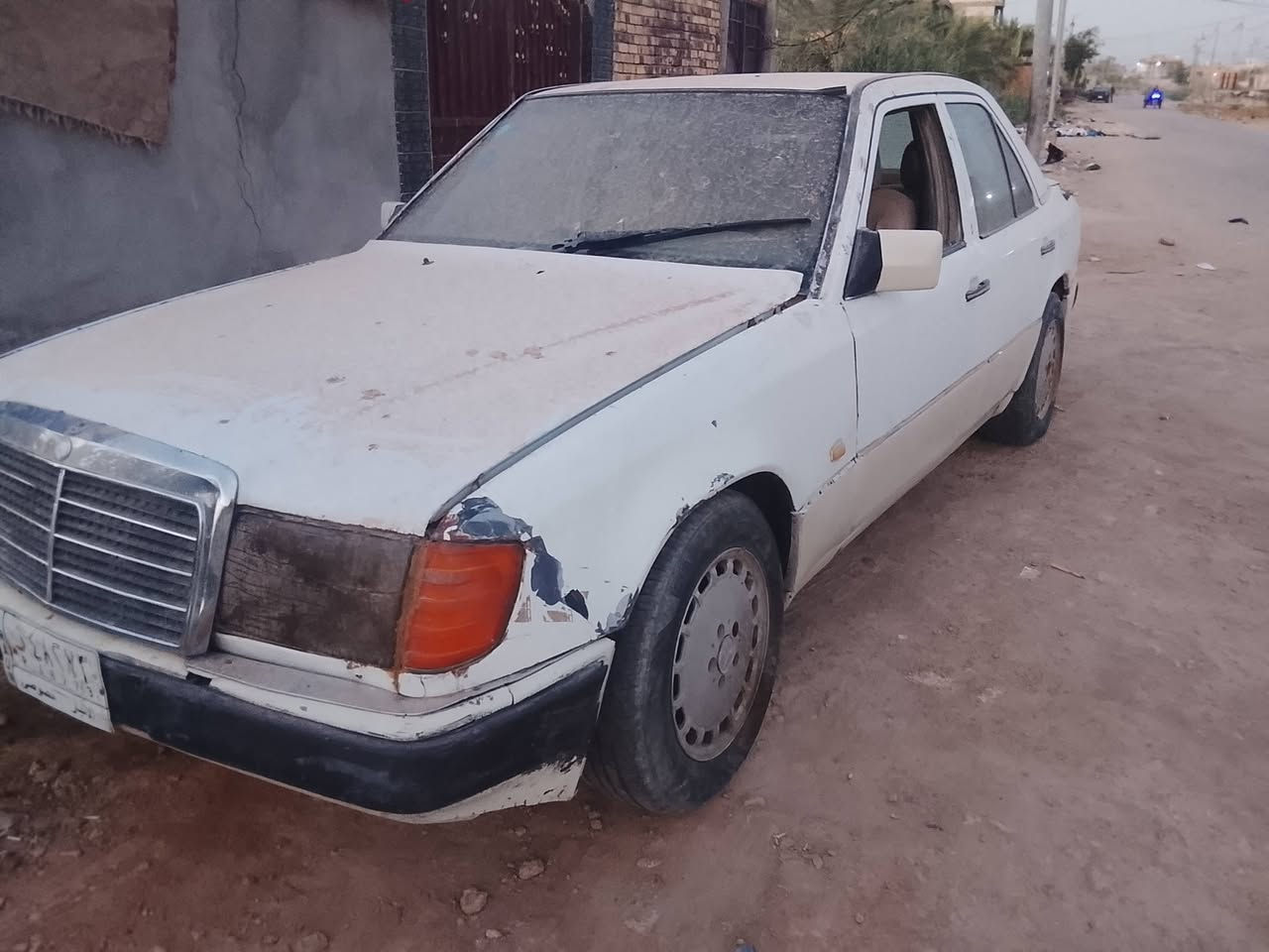 السلام عليكم البيع مرسدس دب رقم انبار سنويه مجدده 27موديل 89مكينه وكير بطه بيه صوت براص الكير جديد حداده جديده كهربيات شغاله السعر 16ورقه مكان السياره الدوانيه قضاه الشاميه رقم الموبايل ***********
