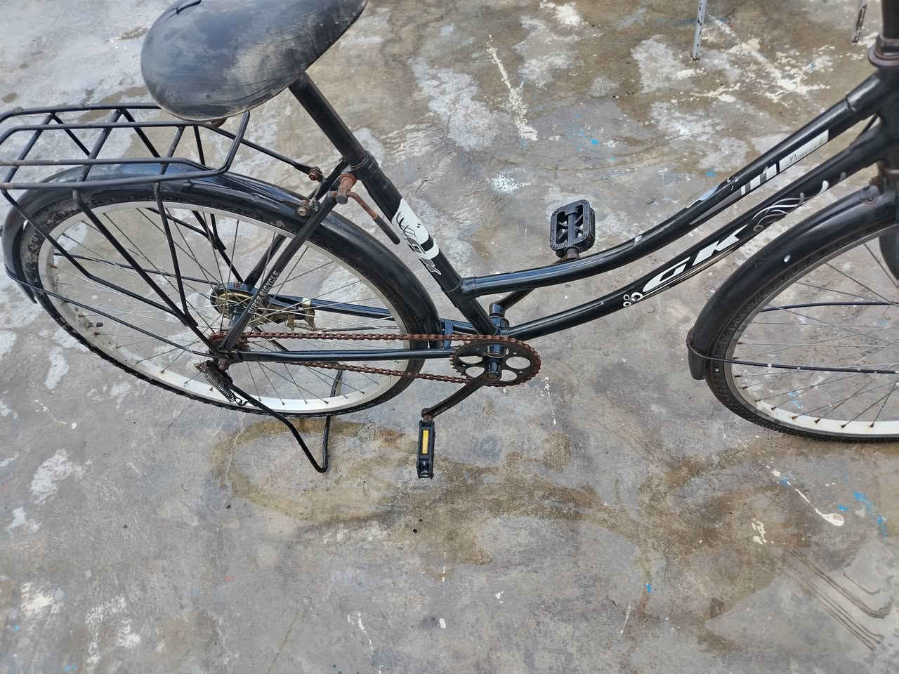 بايسكل ياباني نضيف لوك تايرات جدد بريكات كامل مابي اي عيب السعر 45 للتواصل ***********
