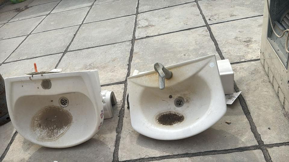 السلام عليكم 
مبرده نظيفه جدا بسعر 150 الف 
مغسله نظيفه سعر الواحده 30 الف 
دبة غاز ايراني السعر 30 الف 
كيبل كهرباء سعر المتر 5 الف 
المكان الجوادر ق 43


**إذا كنت صاحب هذا الإعلان وتريد حذفه لأي سبب، رجاءا أرسل رسالة إلى الدعم الفني**