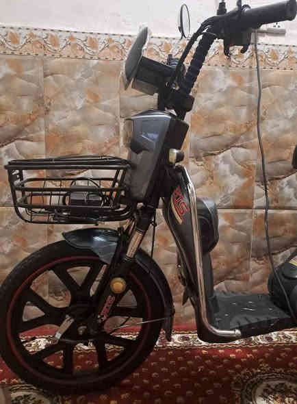 السلام عليكم دراجة شحن لبيع موديل ٢٥ جديدة ٥بطاريه كلشي  عل الفحص ***********
