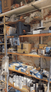 ئەم دوکانی کارەبایە بۆ فرۆشتن لای فلکەی ئاوارەکان تەنیشت دەرمانخانەی چارە  ئەوەش ژمارەی مۆبایل(***********
