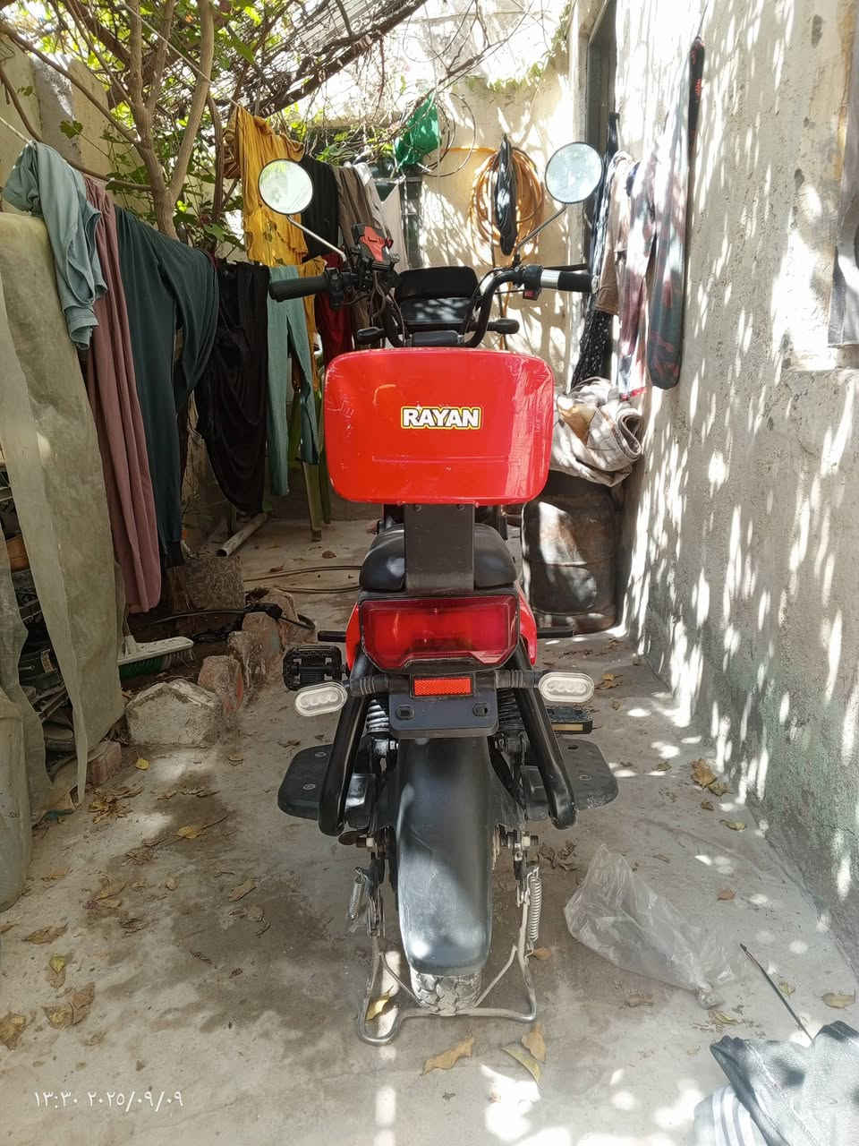 سلام عليكم   دراجه شاحن نوعيه الريان اربع بطاريات شاشه ايباد كهربائيات كلها شغاله لايت اشاير هورن متكامله سويجين وبصمتين دراجه جديده حجم 16 مكاني نجف حي الرحمه السعر 425 وبيها مجال رقمي ***********
