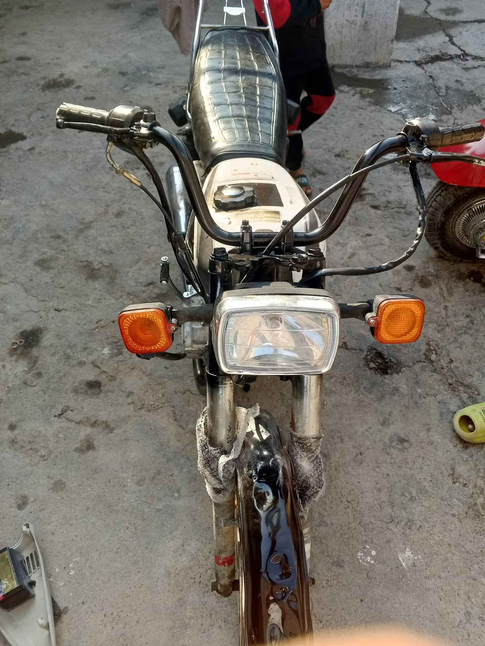 سلام عليكم عندي هاي دراجه كوم حديد بس شغاله هندر أو بيه نقوصات ب350قفل مكاني حي اور ***********
