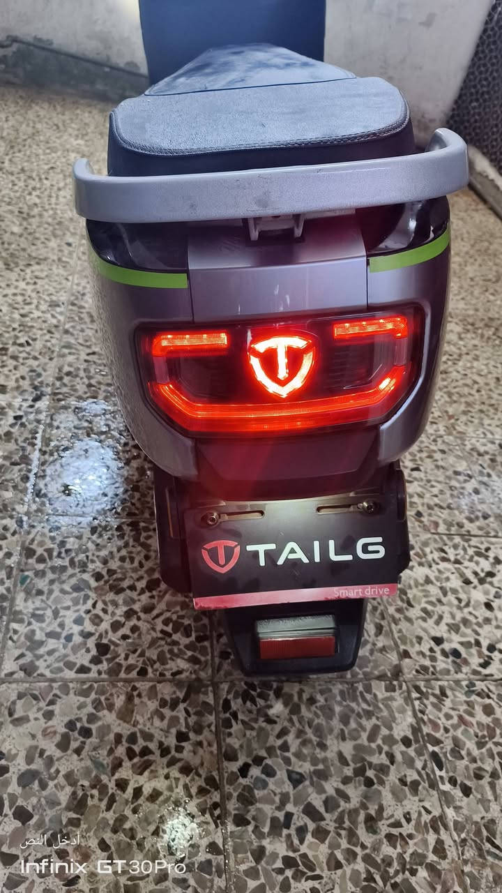 سلام عليكم عيني دراجه شحن للبيع  ملف 1200  نقص هورن وستان تعليك السعر 550 وبيه مجال العنوان شارع الكفاح فضوت عرب الاستفسار الرقم ***********
