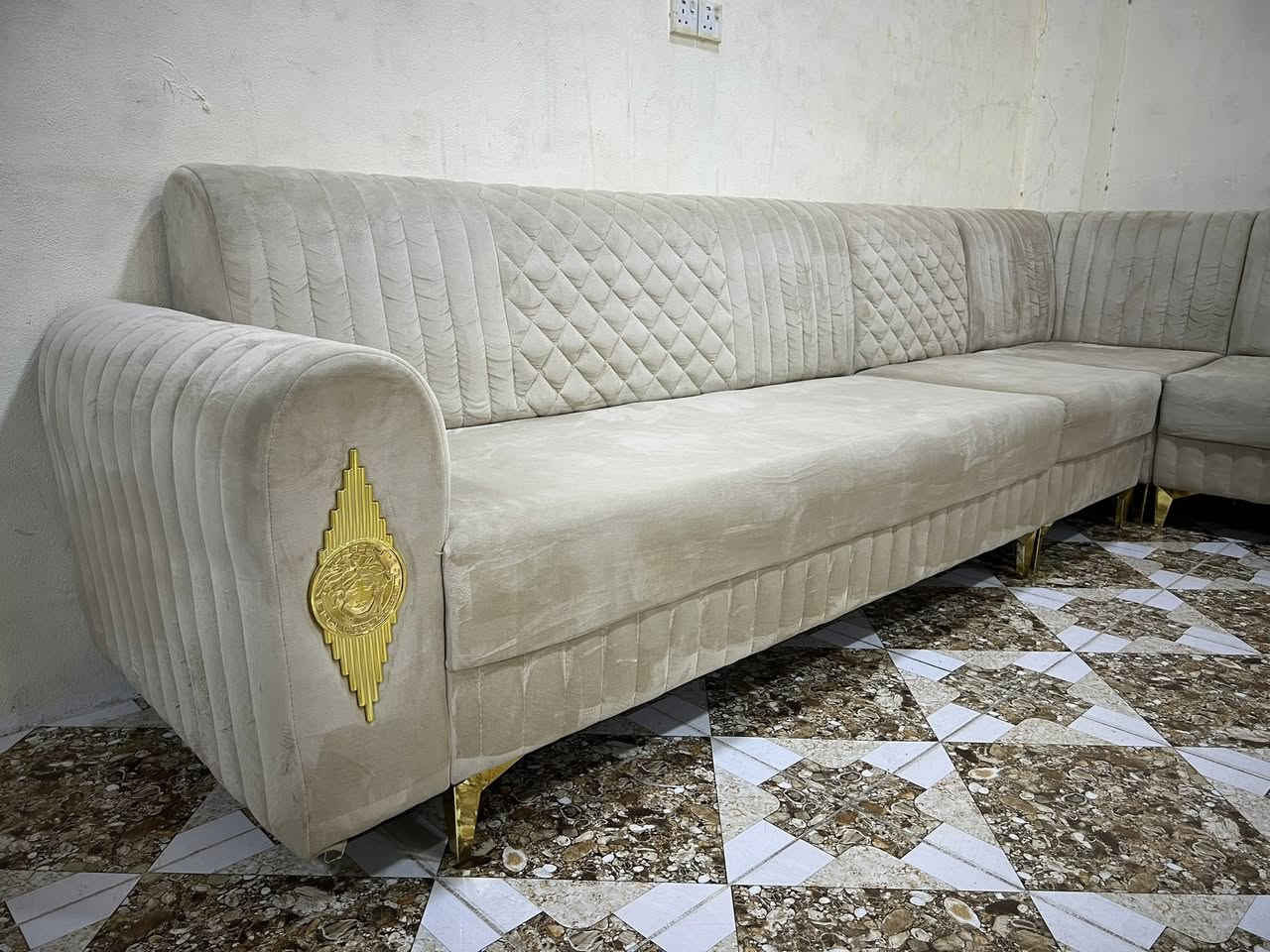 @
ئةم زاويية 10نةفةريية
بؤفرؤشتن بيعيبة سةعري
مناسبة ٢٠٠هةزار
ژم***********
شوين كةلار
