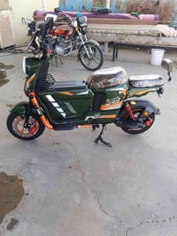 دراجه شحن اسمها اتش 900 للبيع السعر 600 وبيها مجال 07717490936