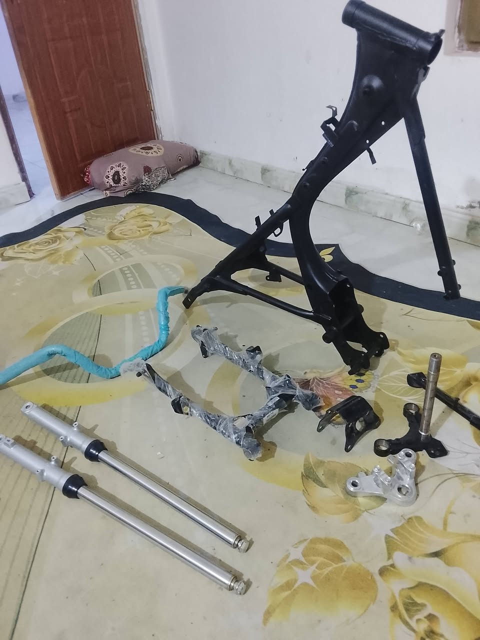 السلام عليكم اغراض للبيع جدد قبل يومين من اشتريتهن ردت عمر بطلت ادوات العنوان بصره بالخصيب ام النعاج بس الشرايه يجون سعر 175 الرقم ***********
