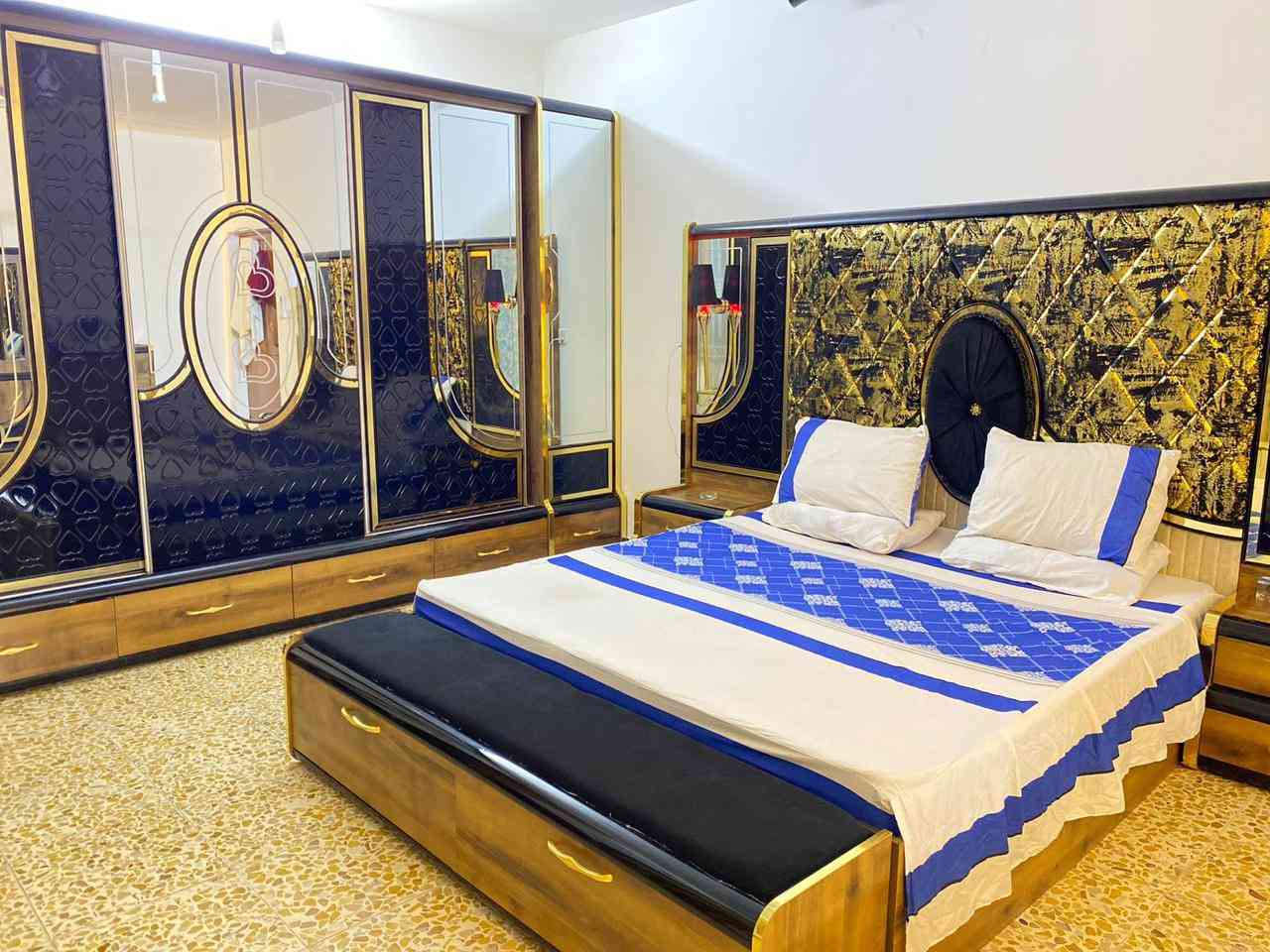 السلام عليكم غرفة نوم تركي ماخذها ٢.٧٥٠
صارلها سنتين ١١قطعه بيها اضرار بسيطة غرفة تكمة كلش رايدها بمليون ونص وبيها مجال الي يريدها يتواصل ع هذا الرقم عنواني بغداد ***********
