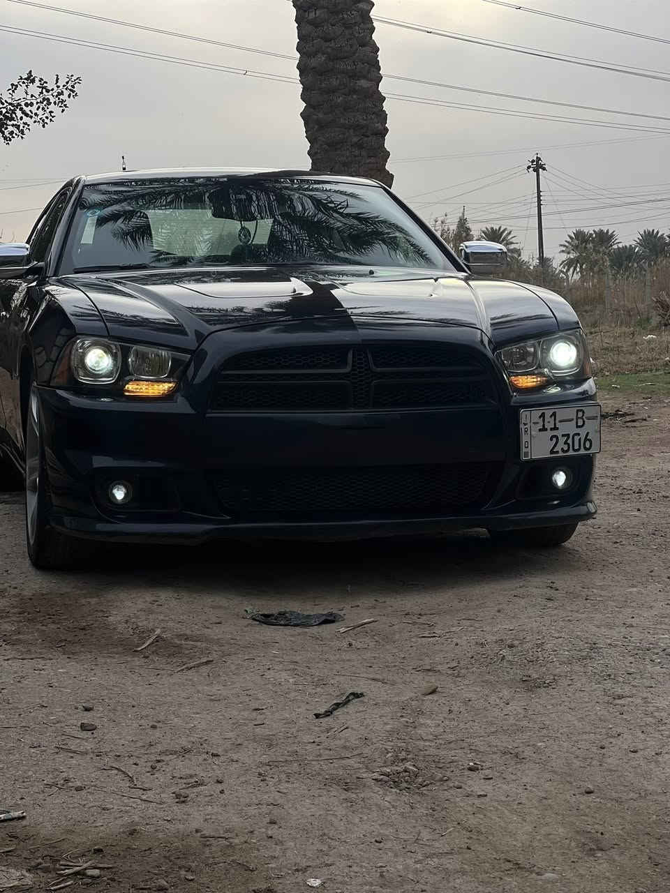 جارجر 2011  R/T فول مواصفات
8 سلندر 5700
1/ فتحه سقف كهربائيه
2/ كأمره وحساسات خلفيه 
3/ شاشه كبيره 
4/ كشنات كهربائيه 
5/ لون اسود 
6/ كير مكينه اكسل شاصي مكفول كفاله عامه 

سياره ما بيها اي نقص 
للإستفسار
***********
***********
