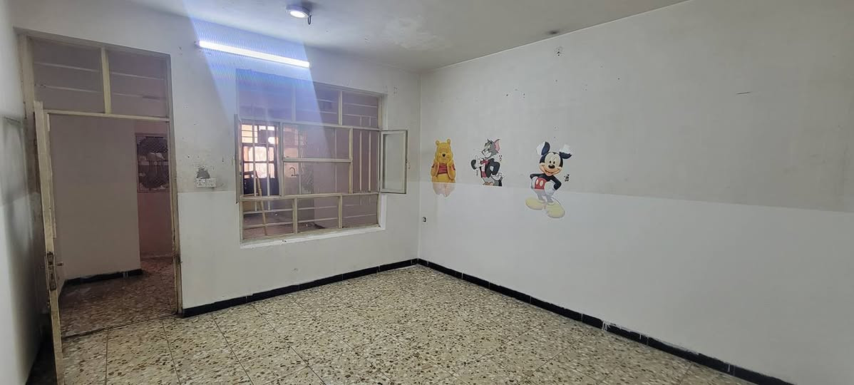 شقة للايجار في بغداد ام الكبر والغزلان 
بدون دلالية ، شارع العام  
مساحتها  ٧٥ متر 
طابق الثاني مساحتها ٧٥ متر
طابق الاول مساحتها ٧٥ متر 
الاتصال  ***********
