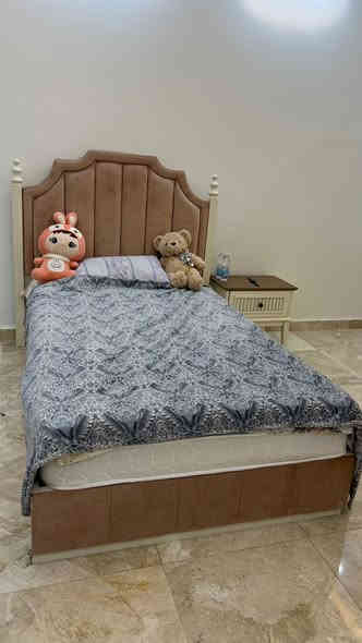 السلام عليكم 
غرفة بناتي للبيع مستعمل بس اثاث نظيف بدون اي اضرار 
عدد القطع ٦
كنتور 
طابورية
ميز تواليت 
سرير 
كوميدي 
ميز دراسي 
 السعر ٦٥٠ الف  
للتواصل الاتصال على هذا الرقم 
***********
