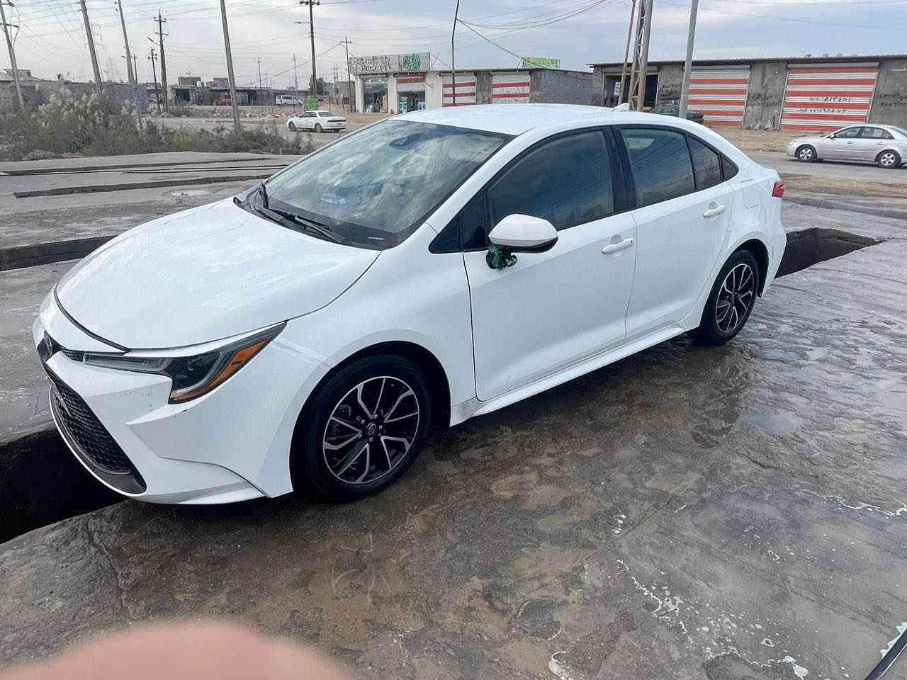 للبيع – سيارة موديل 2022
السلام عليكم 

🔹 وارد أمريكي (معوقين – بغداد)
🔹 انتهاء السنوية: سنة 2028
🔹 نص فول
🔹 اللون: أبيض

📌 الملاحظات:
▫️ ضربة مدكر يمين (أمامي) 
▫️ ضربة جاملق يمين (خلفي)

✅ السيارة جاهزة من كل شيء
✅ ما بيها أي نقص

💰 السعر: 127 ورقة (قابل للتفاوض)

📍 الموقع: البصرة – أبو صخير

📞 للشراء والاستفسار:
***********
(يرجى الاتصال بس شراي فقط:: البصرة, العراق
