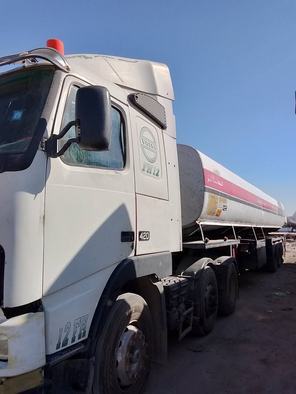 السلام عليكم
فولفو شخاط موديل 1995
تكيال كامل تخم تاير سيارة تشتغل موكاعدة 
للتواصل / ***********
