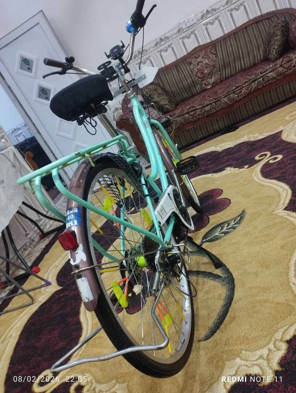 السلام عليكم بايسكل صيني 26 حاويا نضيف حيل حيل تخم تاير موديل 2019 عكرب بريكات شغال البايسكل حاويا منزلا على أيدي لون سماءي فاتح هوا وغراض 140 قفل بدون غراض 120 للاستفسار *********** العنوان مشروع المسيب قرب معسكر المحاويل
