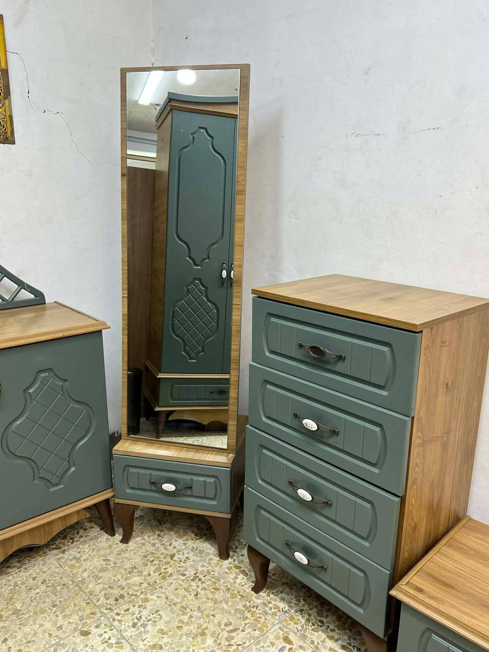 ماكو هيج جمال بعد رخص عروض العيد غرفه كانتري اصلي مودرن حديثه كولش حلوه 9قطعه  سعر صدمه بلاش وهم شد ونقل مجاني علينه حجز على وتساب*********** تابعو صفحه 💥💥
