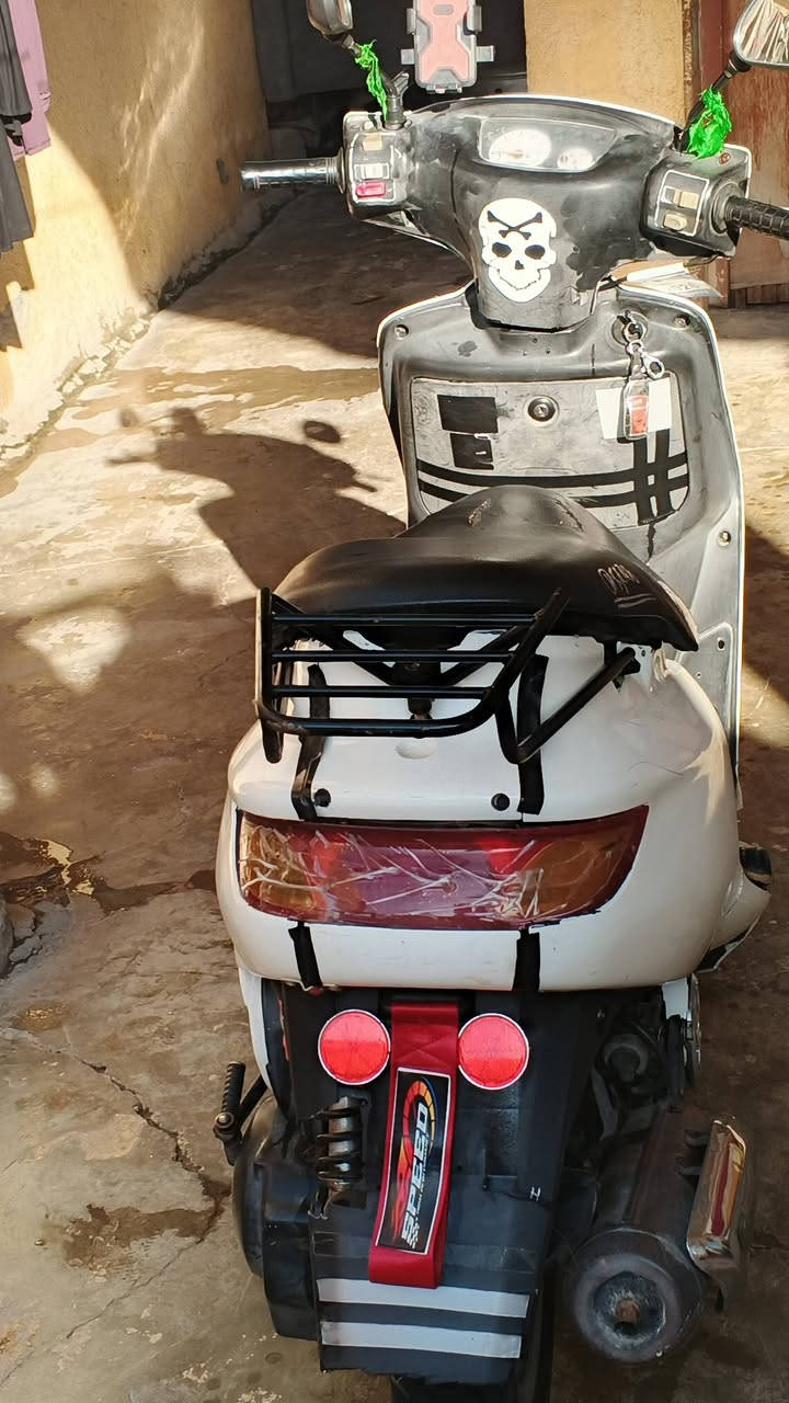 سلام عليكم اخوان/دراجه فراشه فورتي للبيع دراجه نضيفه خير من الله مكينه ناعمه ومامفتوحه دراجه مال رمبه جديده وشلعه ومعل خير من الله عنواني ديالى المقداديه اللاستفسار الاتصال على الرقم /***********/سعر 400وبيه مجال
