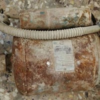 للبيع  ماطور مكينة ثرم لحم انكليزي قديم شغال الوزن الكلي 15 كيلو ....ا...