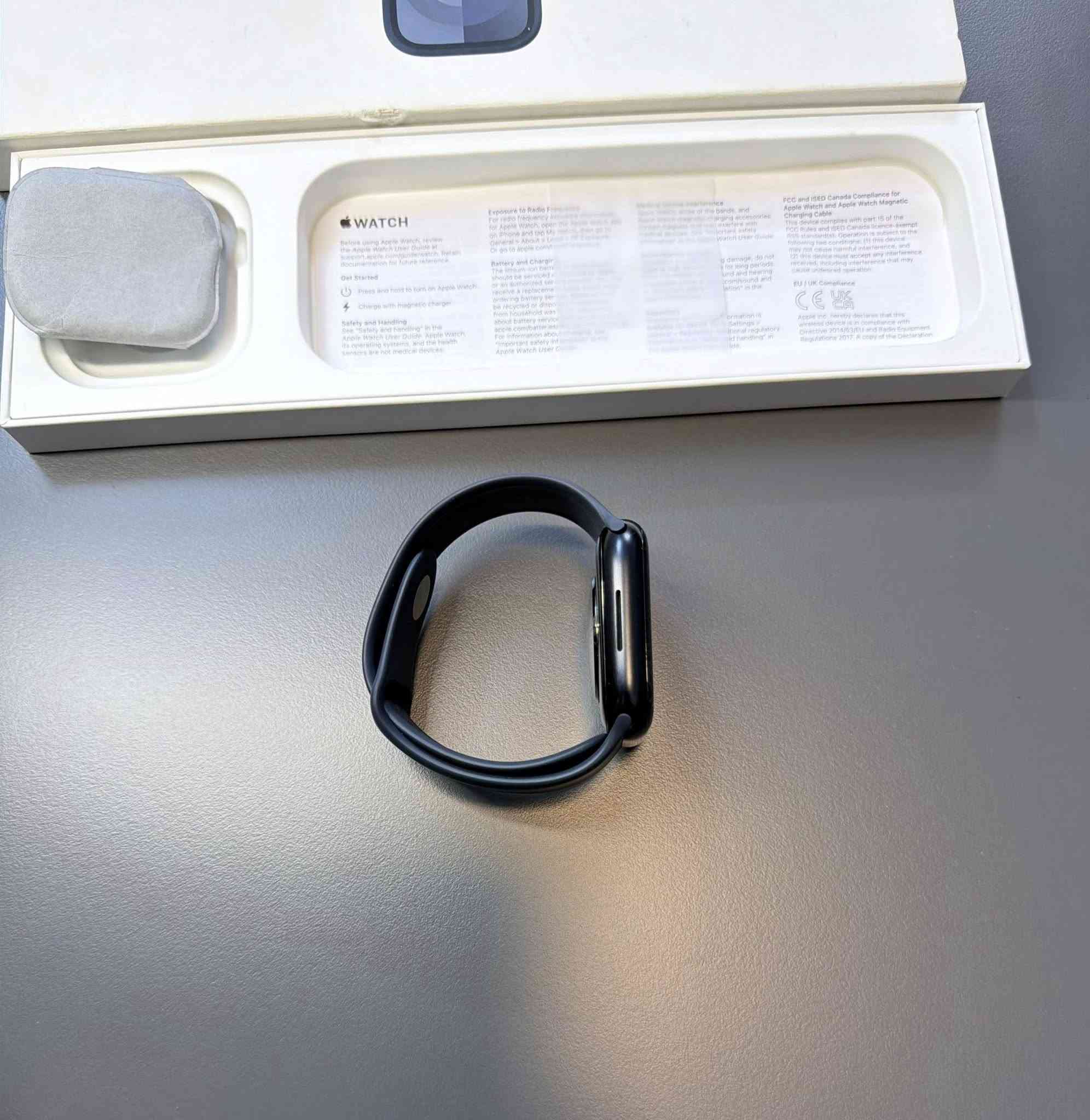 ساعة ابل Series9 
الجيل التاسع 
بطاريه /95%
نظافتها / 90% 
 
وياها 2 سير
السعر /265 
مكاني بغداد
رقمي :***********
