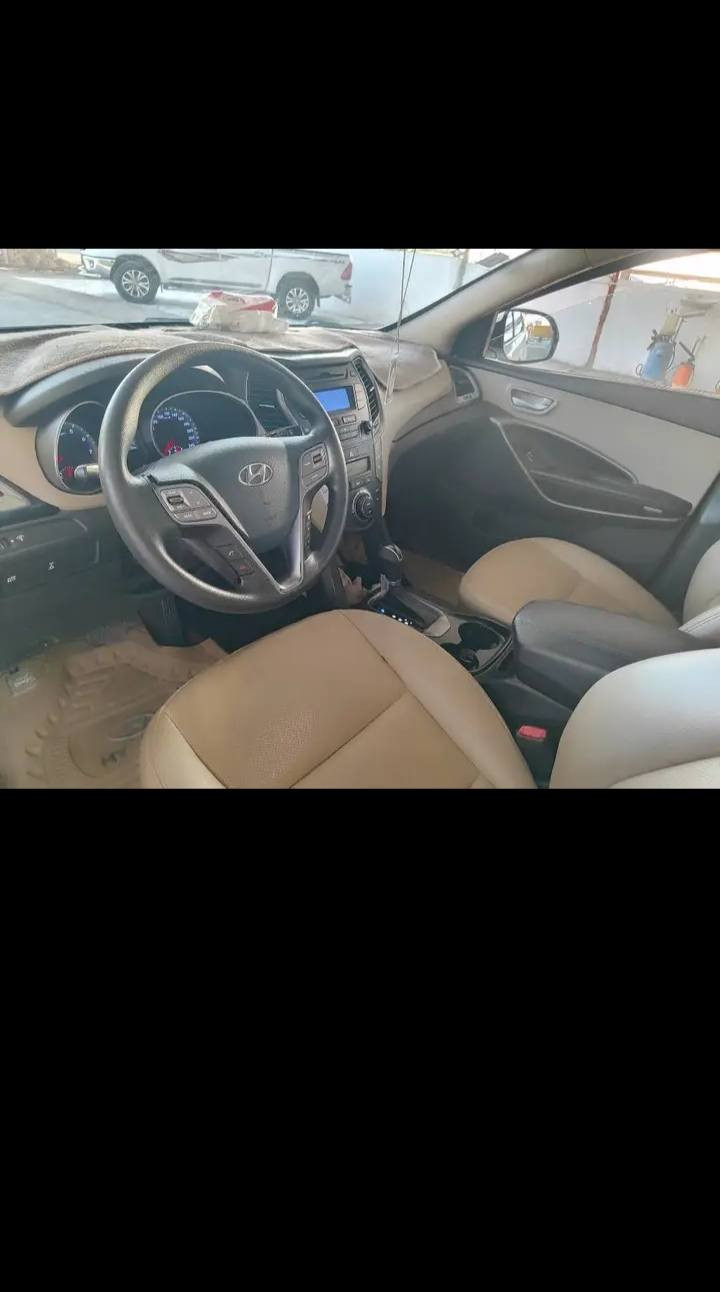 سلام عليكم 
للبيع سنتافي 2015 خليجي بيه صبغ محده بل احمر 3 قطع صبغ رقم بصره الدولي تحويل ثاني يوم هزه وسنويه جدد 
 
سته سلندر سبعه راكب ثلاث قطع تبريد فور ويل + جلد  لد خلفي + امامي لايت زنون عالي ناصي عدسات حساسات ويل كب كروم حجم 19 اشاير بالمري +مري شفط وي سويج يدان نيكل  تحكم ستيرن كامره 
سياره جديده كلش وجاهزه للخير تصال ***********
السعر170 وبيه مجال رحمه والديكم لحد يكسر بحلال العالم تعجبك تجي شلع عيوني وتاخذه
