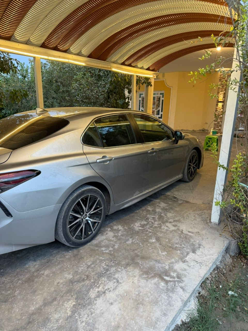 السلام عليكم 
كامري للبيع موديل ٢٣ معوقين وكاله عامه رقم بغداد شبه مميز 
حادث خفيف جاملغ فقط بدون دواخل ولا ايراباك  

محرك ٢٥٠٠ 
مواصفات (se )معروفه  
 صور حادث مرفقه بل منشور 
سياره ماشيه ٦٥ 
 مكان سياره( بغداد)

***********
