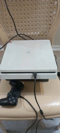 بلي 4 نظام 9 نضيف جدآ ما مفتوح السعر 300 الف 07700040460