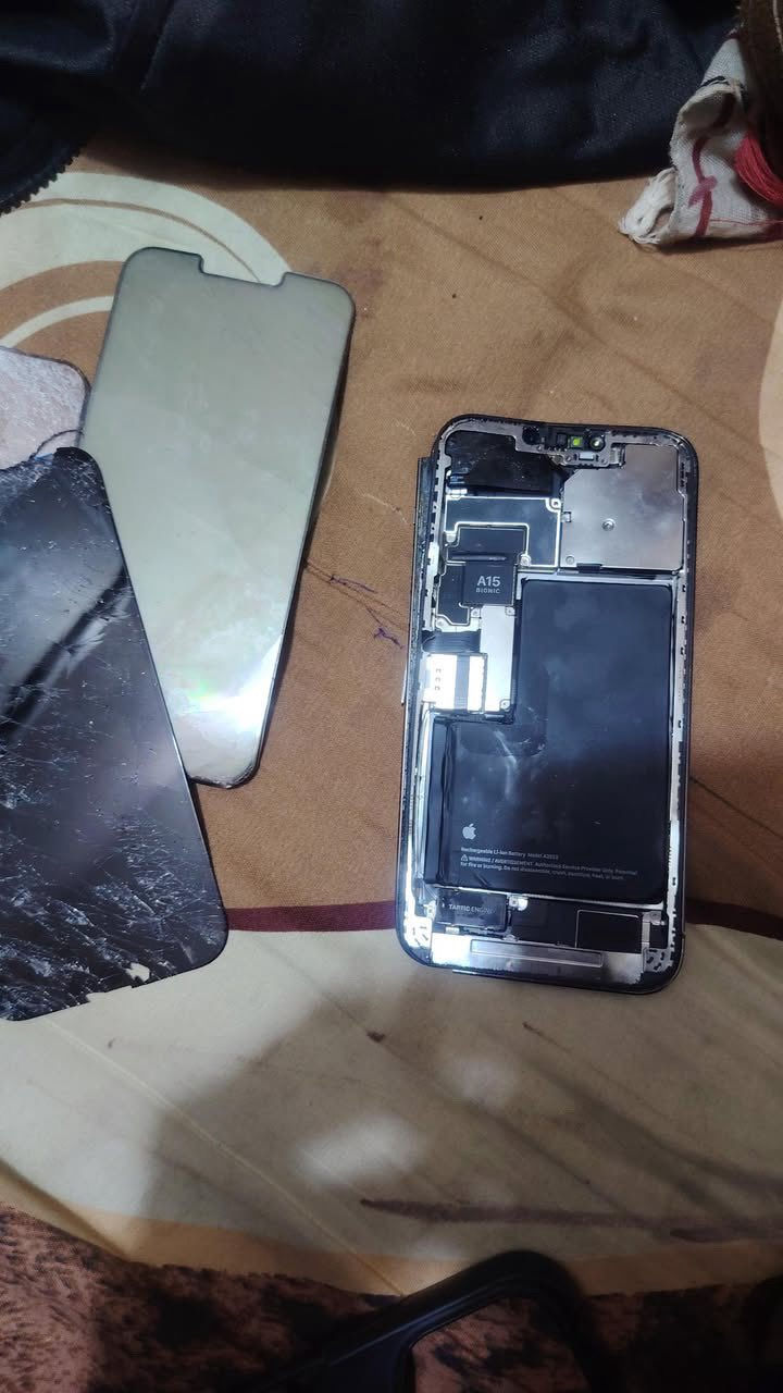 ايفون13بروماكس ذاكرة256 بطارية90 شرق اوسط مثل ماموضح يمكم مكسوره الشاشة والضهر انطوني سعر وبلعافية اذا يفيدك راسلني واتساب ***********
