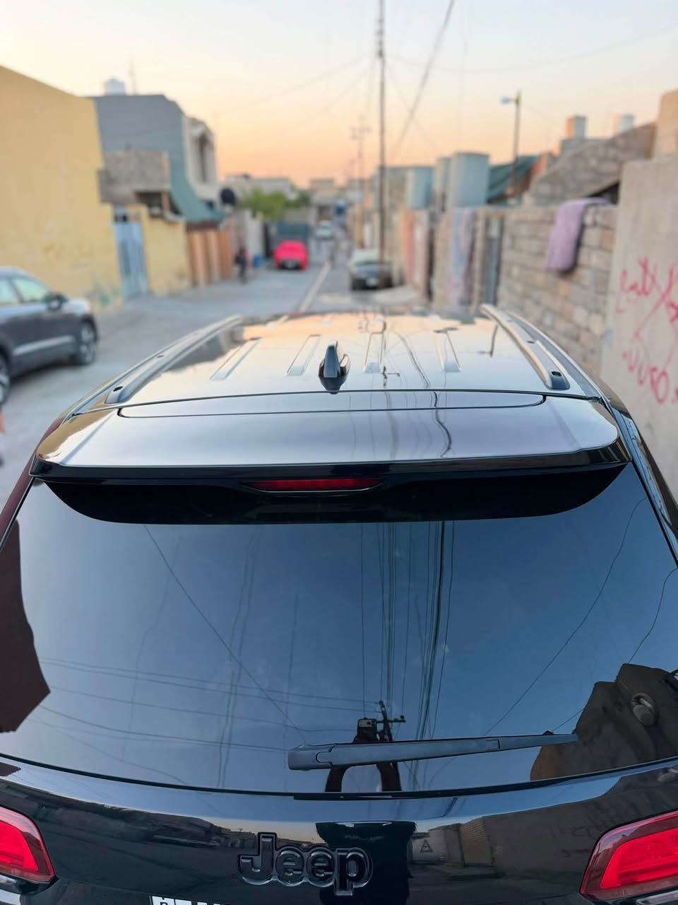 السلام عليكم 
جيب شيروكي موديل 2021 
ماشي 5000 سياره مال بيت 
مابي قطره صبغ سياره جهازه من كلشي السياره مكفوله كفاله عامه 
التضليل ويا كتاب كامل 
السعر 285 وبي مجال شي قليل 
اتصال عل رقم 
*********** وبي واتساب
