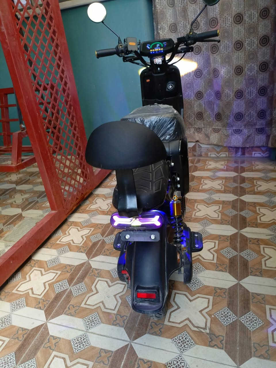 دراجه R9 الوينلي 2026 للبيع
دراجه جديدة صارلها شهر يمي ونضيفه حيل 5 بطاريات دبل 32 امبير عليهم الختم الفسفوري ومن كلشي كامله مكمله تشغيل عن بعد كارت تشغيل نظام البك R وشادلها جوزة اصليه لحمايه العقل والبطاريات والشاحنة ايضا نضيفه ويا الماطور 
للتواصل عالخاص او عالواتساب/***********
