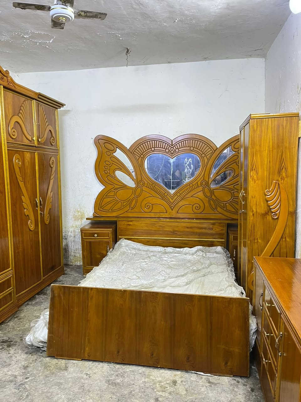 غرفه أخشاب صاج داخل وخارج تزكام  مستعمله للبيع اخت الجديده استعمال قليل خمس أبواب ملحق ضهر جرجوبه براغي الزاويه كنتوريه السعر 650بغداد الاتصال ***********متواجد واتساب اكو توصيل بكروه
