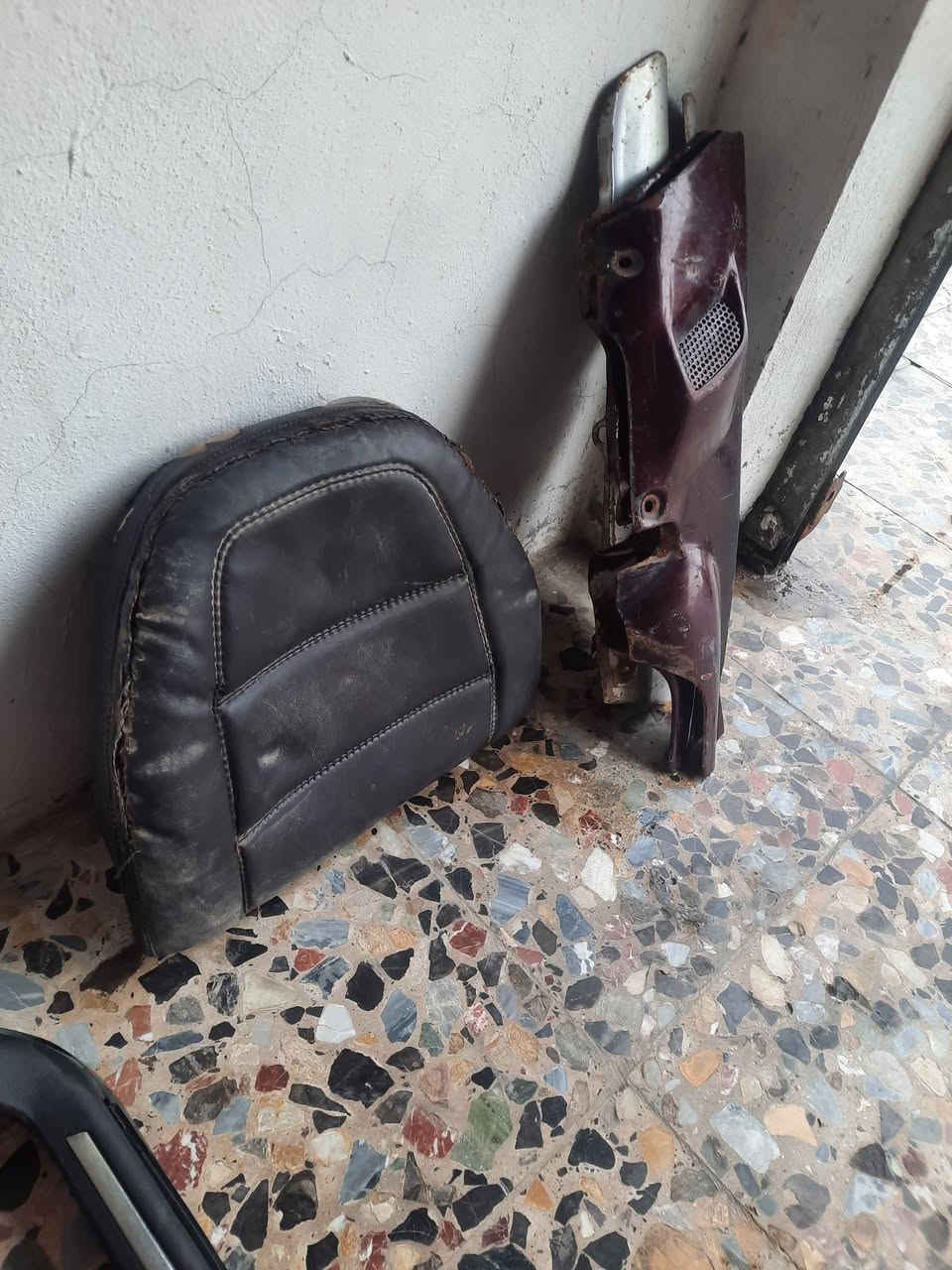 سلام وعليكم غراض لبيع كلمن وسعرة مكلف بيهن فيتبم صلي ١٥٠٠ بل جيس هم موجود شعب شارع صحة***********
